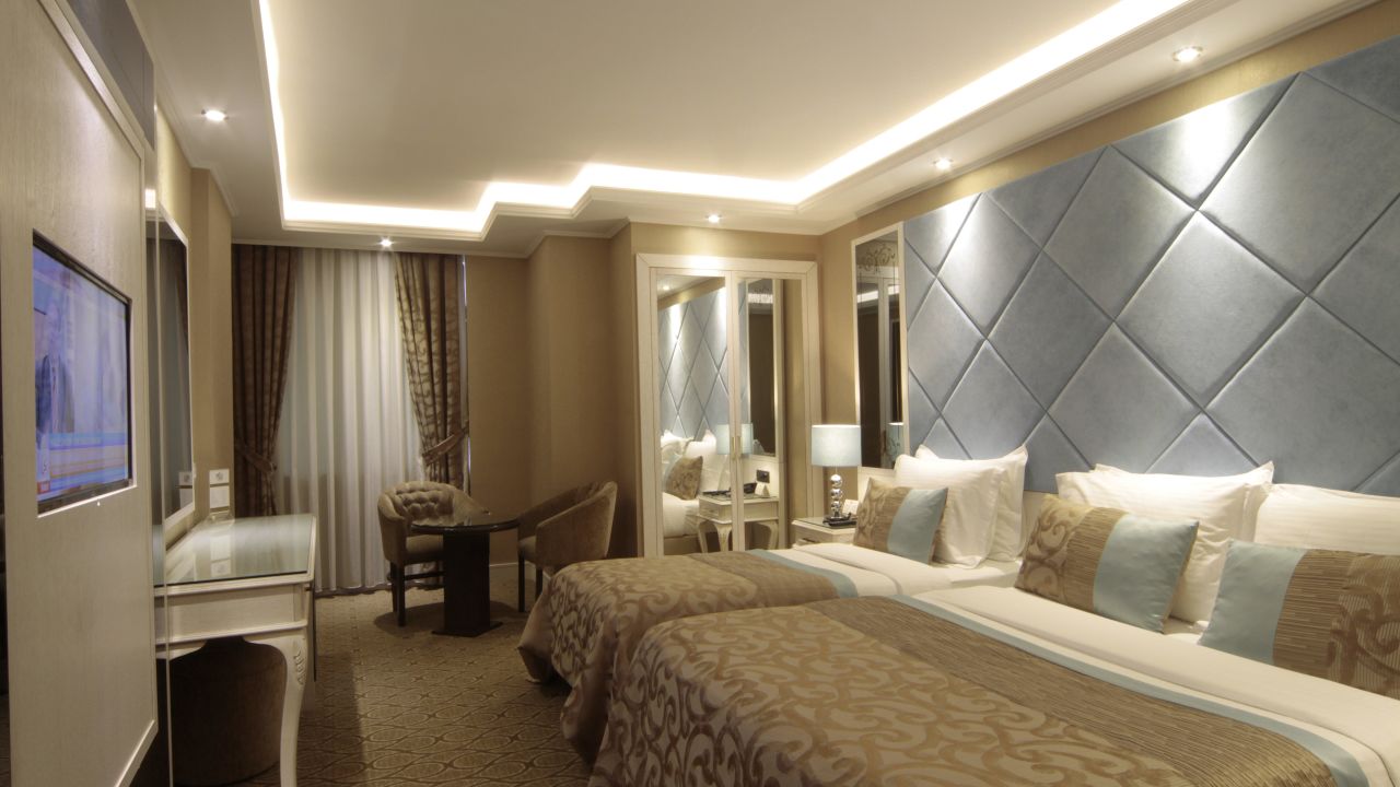 Black Bird Hotel-Juni 2025