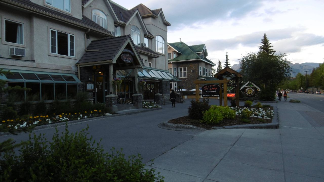 Irwin's Mountain Inn Hotel-April 2025