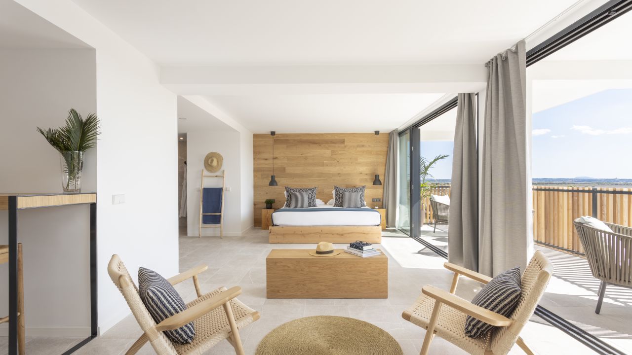 Las Gaviotas Suites Hotel-April 2025