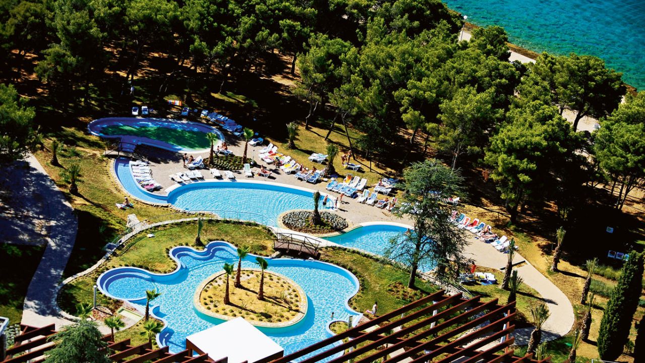Niko Hotel-Mai 2025