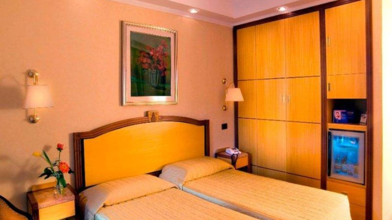 Oxford Hotel-Juni 2025