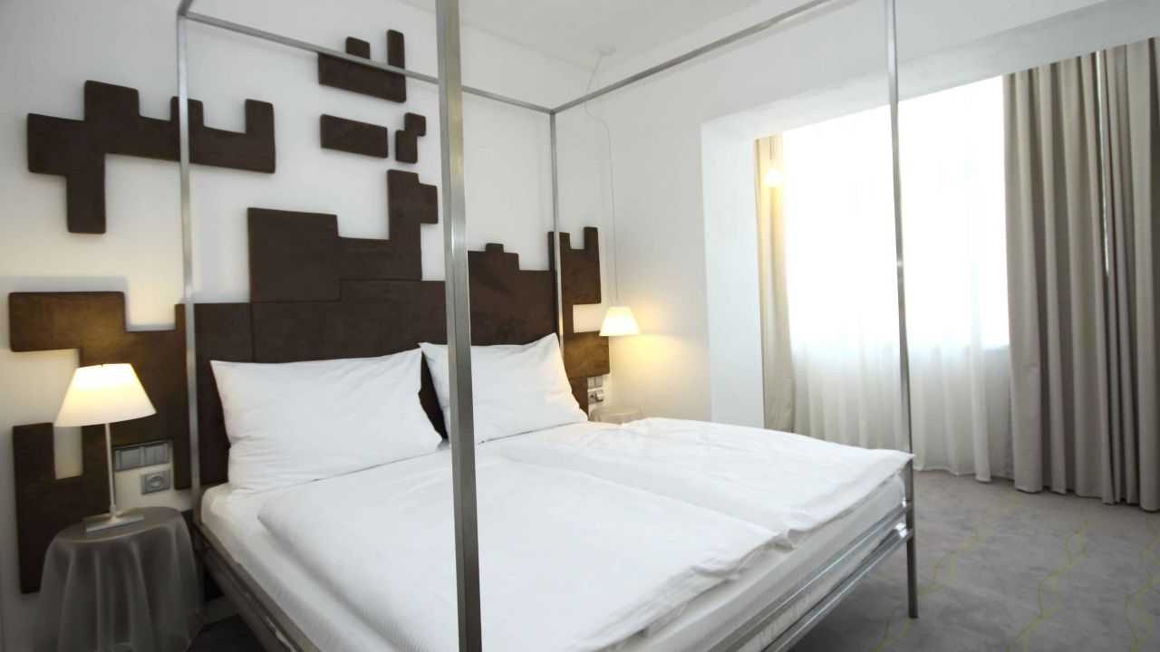 Pure White Hotel-Juni 2025