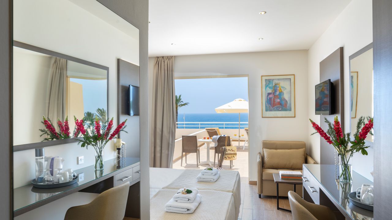 Queen's Bay Hotel-April 2025