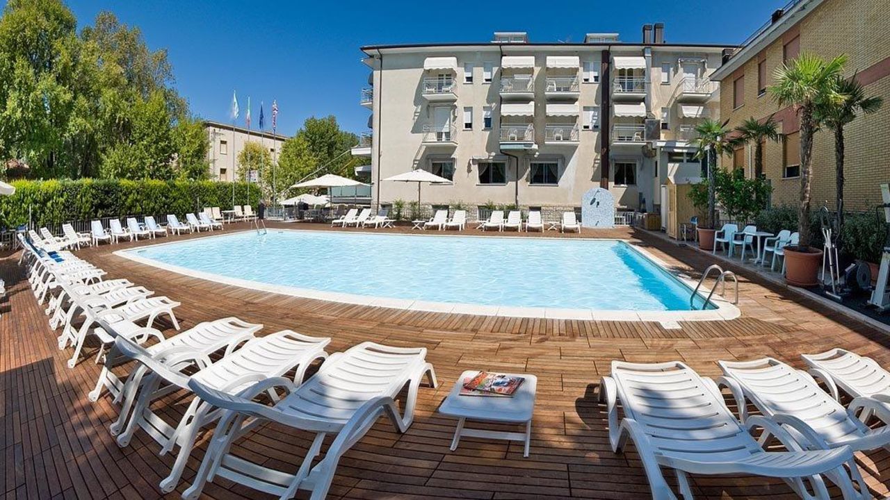 St. Moritz Hotel-Mai 2024