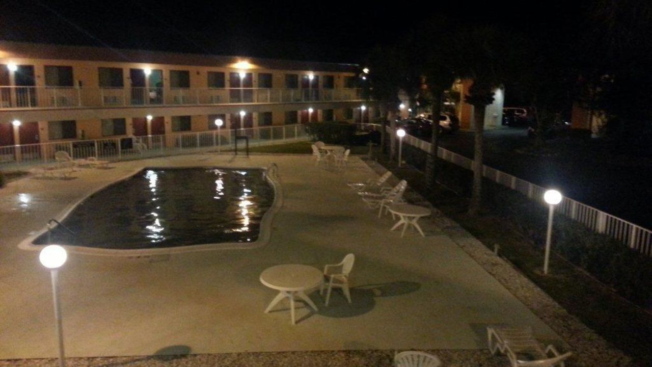 Super 8 Naples Hotel-April 2025