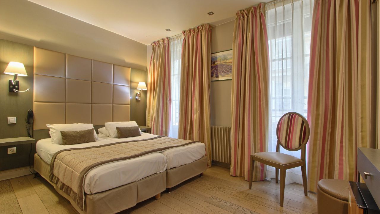 Villa Margaux Opéra Montmartre Hotel-April 2025